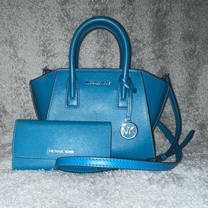 ✨NWOT✨Michael Kors Avril Small Satchel Set